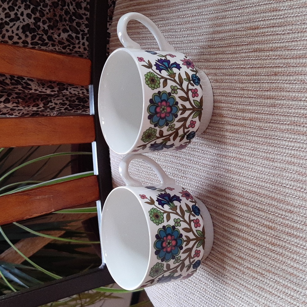 💋FREE WITH PURCHASE OVER $20💋 Midwinter set of 2 vintage cups - Picture 3 of 9